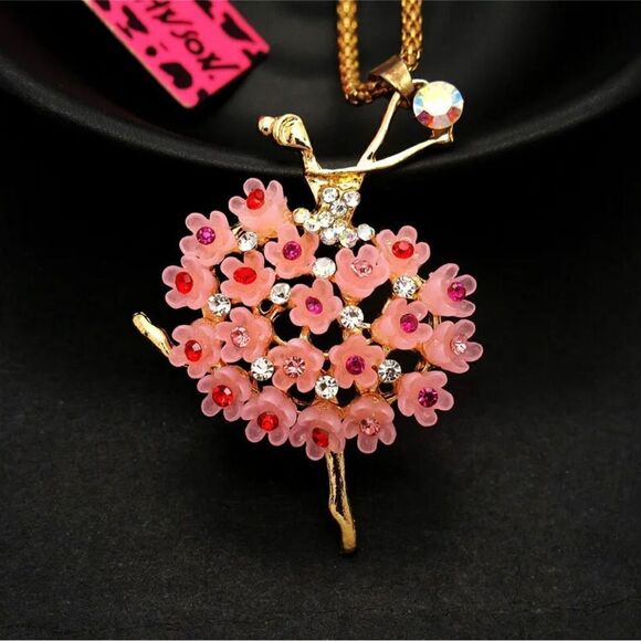 Gorgeous Resin Crystal Ballerina Dancer Pendant Necklace NWOT - Picture 2 of 4